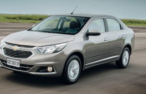 Concorrência interna de modelos faz Chevrolet encerrar produção do Cobalt