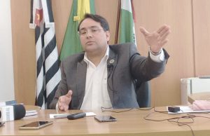 Classe política estuda redução nos próprios salários para ajudar no combate ao Covid-19