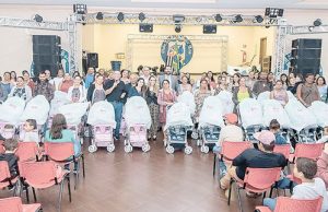 Programa Mãe Parnaibana entrega kit enxoval para cerca de 100 mulheres