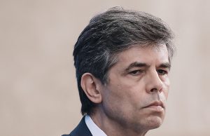Ainda sem ministro da Saúde, governo edita protocolo sobre uso da cloroquina e vê recorde de mortes por coronavírus