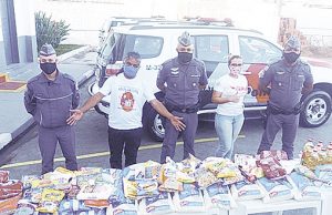 PM de Carapicuíba doa alimentos aos ‘Meninos da Lata’