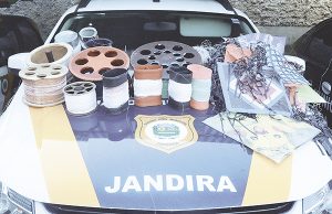 Cerca de 300 materiais com cortantes foram apreendidos em Jandira