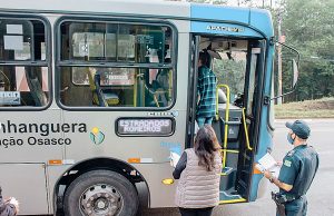 Prefeitura fiscaliza transporte coletivo para combater coronavírus em Pirapora