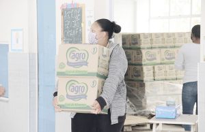 Nova cesta com itens da merenda chega às mãos dos alunos de Barueri