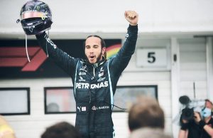 Hamilton vence na Hungria e correrá líder em casa