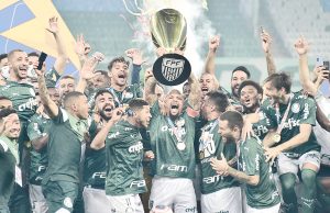 Palmeiras supera susto e nos pênaltis levanta Paulistão 2020