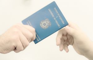 Programa de auxílio ao desemprego oferece benefício mensal de R$ 330,00