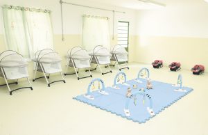 Mesmo com aulas suspensas, Creche Vila Catan encerra reforma com novo mobiliário