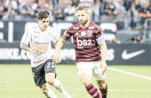 Sem público para prestigiar, Corinthians tenta contra o Flamengo embalar no Brasileirão