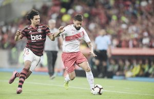 Clássico entre Flamengo e Internacional vale liderança isolada do Brasileirão