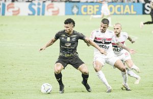 São Paulo contesta empate no Ceará que o deixa a quatro pontos do líder
