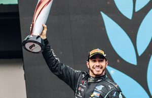 Hamilton alcança Schumacher e comemora hepta na Turquia