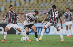Brasileirão para em 2020 com São Paulo disparado na liderança