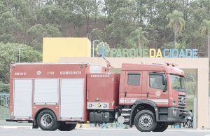 Novo caminhão do Corpo de Bombeiros de Itapevi armazena 4 mil litros de água