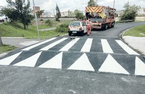 Alça de entrada da avenida Nações Unidas recebe nova sinalização