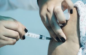 Ministério da Saúde aguarda retorno dos estados sobre eventuais eventos adversos da vacinação contra a Covid-19