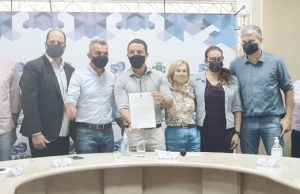 Lins empossa novo secretário da Cultura e mexe com composição do Legislativo