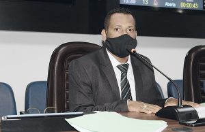Pastor Gilson quer mulher vítima de violência doméstica recebendo auxílio aluguel
