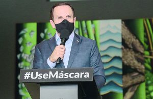 Governo de SP mantém escolas abertas para os estudantes que mais precisam mesmo na fase vermelha do Plano SP