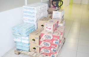 Além de alimentos, postos de vacinação de Barueri recebem também itens de higiene e saúde