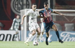 Santos vence e fica próximo da vaga na fase de grupos da Libertadores