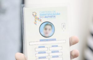 Osasco entrega documentos de identificação a pessoas com transtorno de espectro de autista