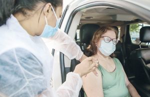 Osasco cumpre nova etapa de vacinação em profissionais de saúde e imuniza idosos acima dos 67 anos