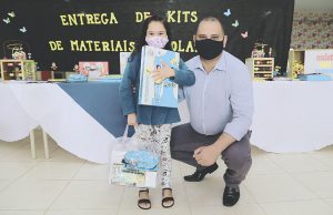Alunos da rede municipal de Santana de Parnaíba recebem mais de 30 mil kits escolares