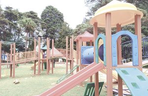 Novos brinquedos e aparelhos de ginástica são instalados em três parques de Barueri