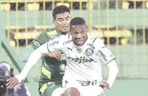 Líderes em seus grupos, Palmeiras e São Paulo estão perto da classificação na Libertadores