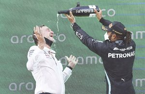 Hamilton fatura terceira vitória em quatro possíveis, desta vez em Barcelona
