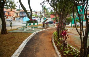 Praça na região do Km 18 recebe reformulação por parte da Prefeitura