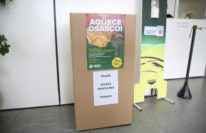 Osasco arrecada roupa masculina para pessoas em situação de rua