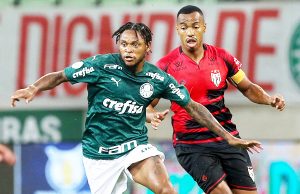 Líder agora isolado, Palmeiras visita o Atlético em Goiânia