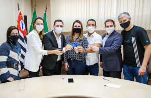 Cartões com crédito de R$ 100,00 são doados pela APAS ao Fundo Social de Osasco
