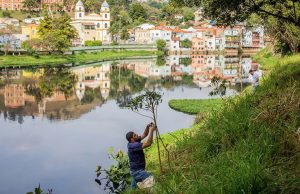 Meio Ambiente de Pirapora planta árvores às margens do rio Tietê