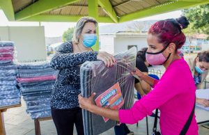 Pirapora distribui cobertores para população combater frio extremo