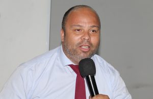 Parlamentar cobra medicamentos na UPA e postos de saúde de Jandira