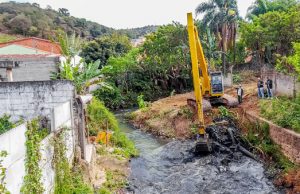 Limpeza de locais com maior risco de alagamento segue até o final de novembro em Itapevi
