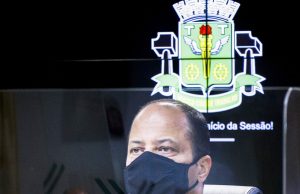 Ribamar volta à presidência da Câmara e conduz votação do PPA e da LDO