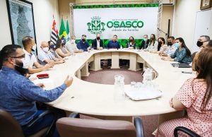 Em dia de homenagens, conselheiros tutelares fazem reivindicações ao prefeito de Osasco