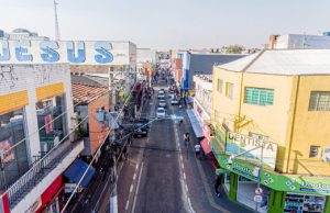 Itapevi interdita vias do Centro para facilitar compras de Natal