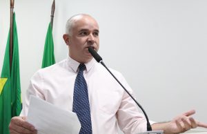Naldo denuncia falta de pagamento aos beneficiários do Bolsa Trabalho estadual