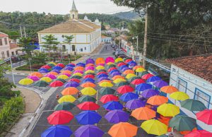 ‘Rua dos Guarda-Chuvas’ vira nova atração turística em Santana de Parnaíba