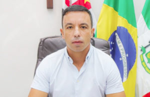 Rogério Lins anuncia indenização para atingidos pela enchente da última semana