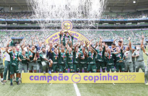 Com goleada em casa, Palmeiras fatura Copa São Paulo pela primeira vez