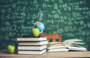 Educação de Jandira entrega prêmios de excelência a professores da rede municipal