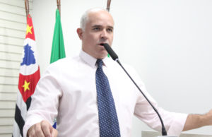 Prof. Naldo cobra diligências do Procon para coibir filas fora das agências bancárias