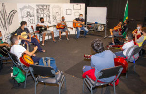 Cursos culturais para crianças e adolescentes têm vagas disponíveis em Carapicuíba