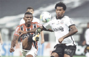Corinthians defende liderança da temporada e tabu em Itaquera